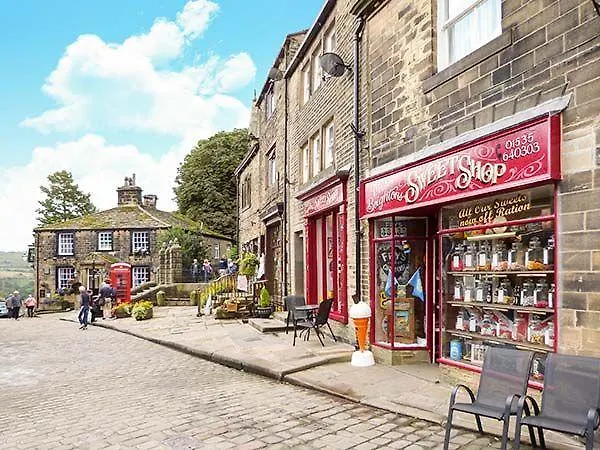 The Little Absinthe Cottage Keighley Nyaraló